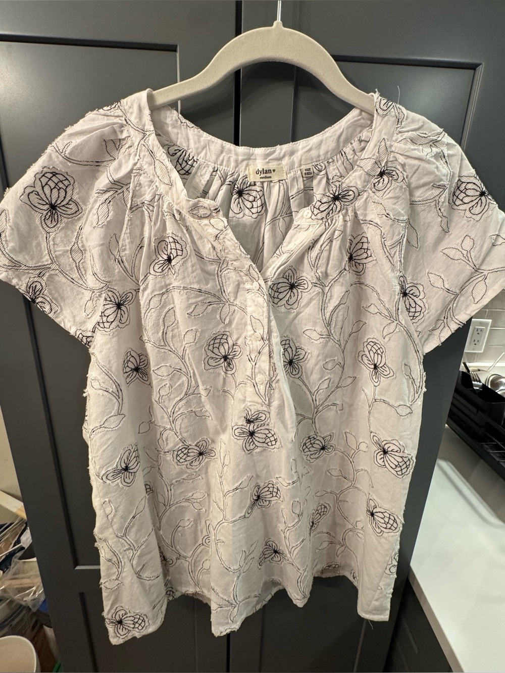 Dylan brand White Cotton Floral Embroidered Short Sleeve Peasant Top size Medium